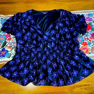 Ava & Viv dress shirt like new barely wore. Can be dressed up or dressed down.